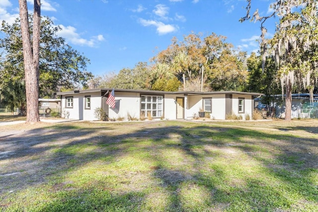 single story home featuring a front yard