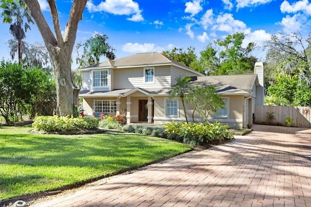 view of front of home featuring a front yard