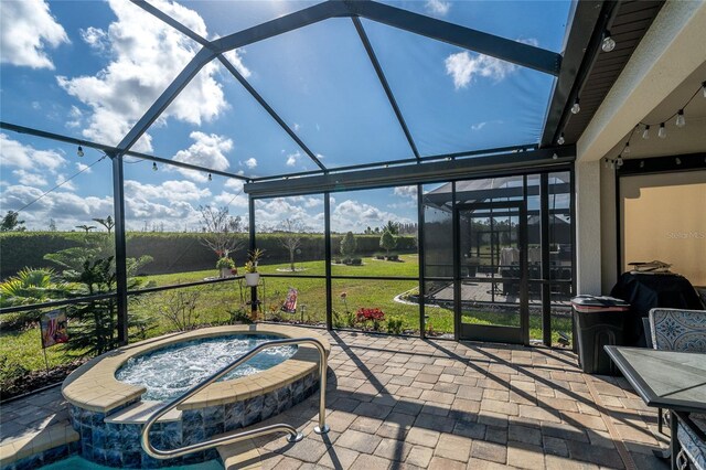 4748 Ballast Crest Cv, Land O Lakes, FL 34638 - sunroom / solarium featuring a hot tub