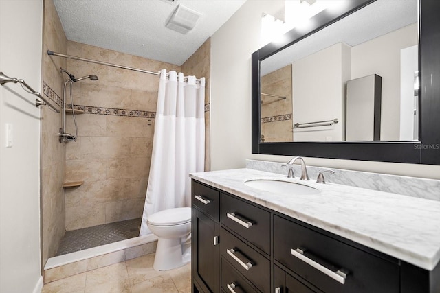 bathroom featuring vanity, a shower with shower curtain, a textured ceiling, and toilet