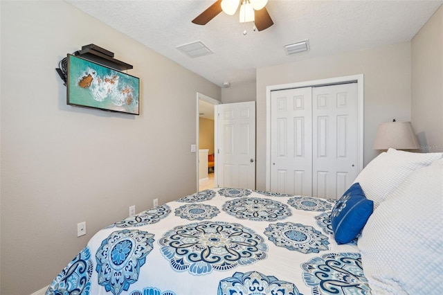 bedroom with ceiling fan, a closet, and a textured ceiling