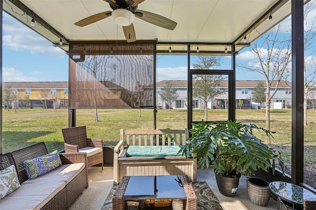 sunroom with ceiling fan