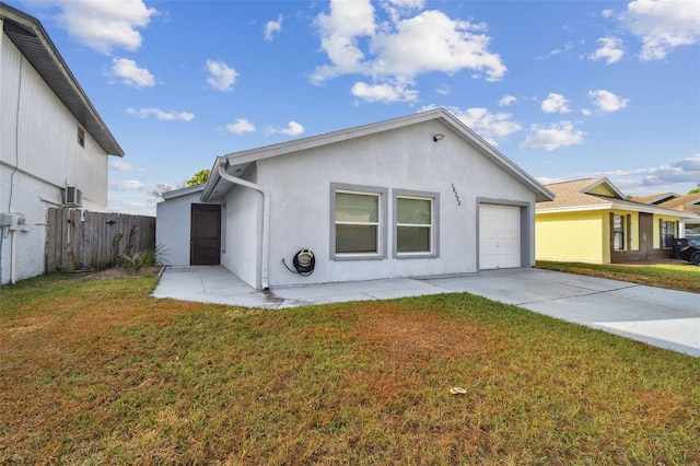 view of front of property featuring a front yard