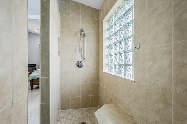 bathroom featuring a tile shower