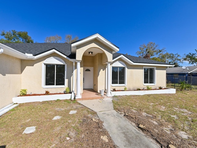 ranch-style home with a front yard