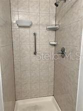 bathroom featuring a tile shower