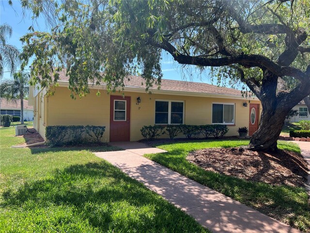 401 Dorchester Pl Unit 62, Sun City Center, FL 33573 - ranch-style home featuring a front yard and central AC unit