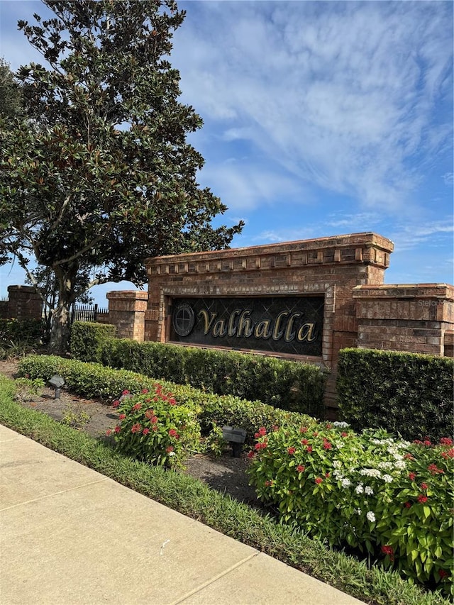 view of community / neighborhood sign