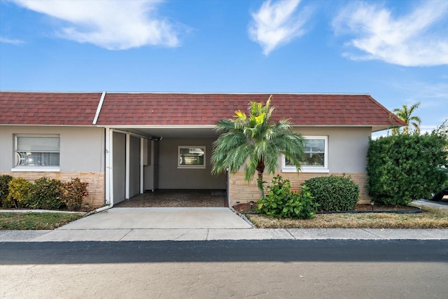 view of front of property featuring a carport