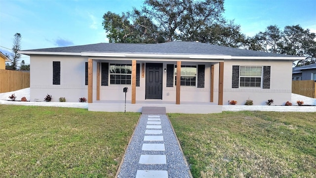 view of front of property featuring covered porch and a front lawn