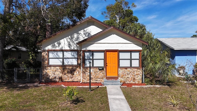 view of front facade with a front lawn