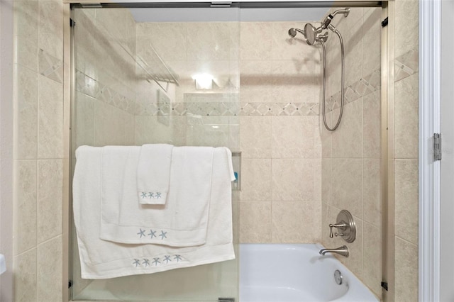 bathroom featuring tiled shower / bath