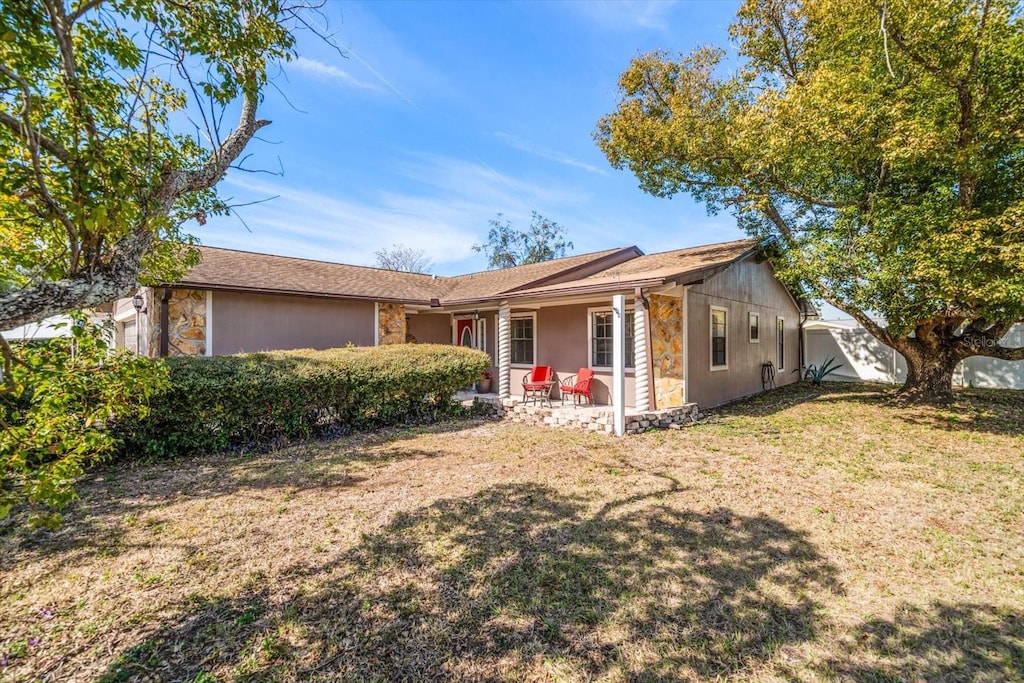 ranch-style house featuring a front lawn