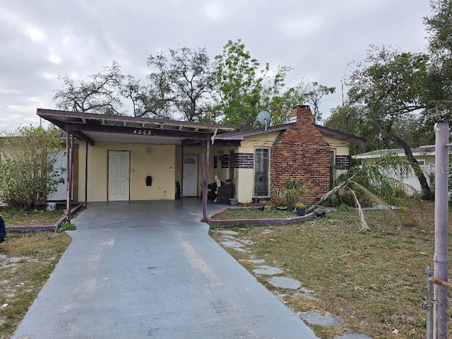 view of front facade featuring a carport