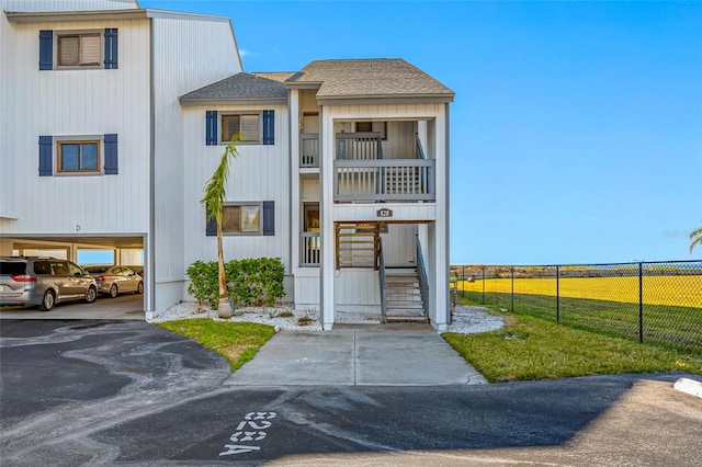 view of front of house with a front yard