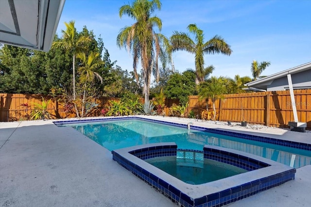 view of pool featuring an in ground hot tub