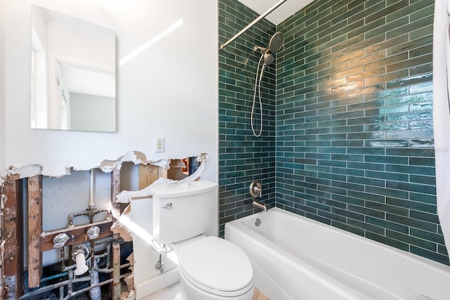 bathroom featuring tiled shower / bath and toilet