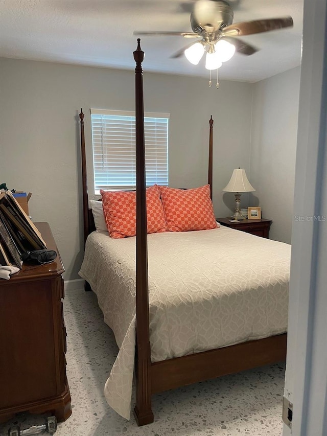 bedroom with ceiling fan