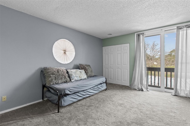 sitting room with carpet floors and a textured ceiling