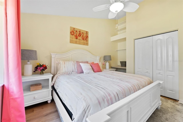 bedroom with ceiling fan, dark hardwood / wood-style floors, and a closet