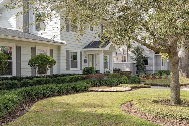 view of front of house with a front lawn