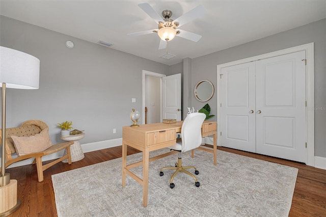 office area featuring dark wood-type flooring and ceiling fan