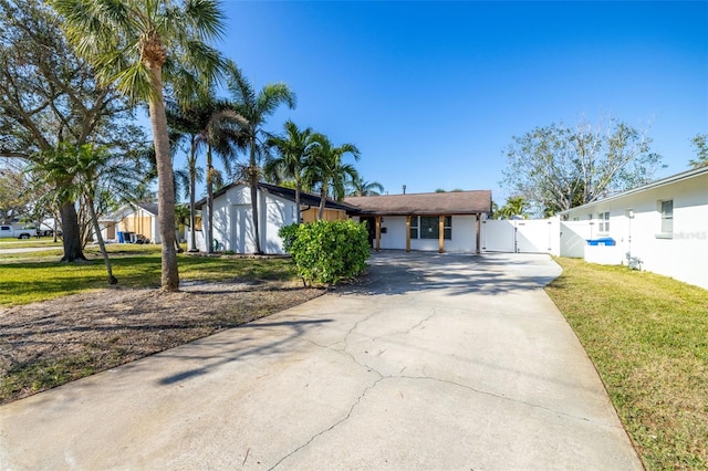 ranch-style home featuring a front yard