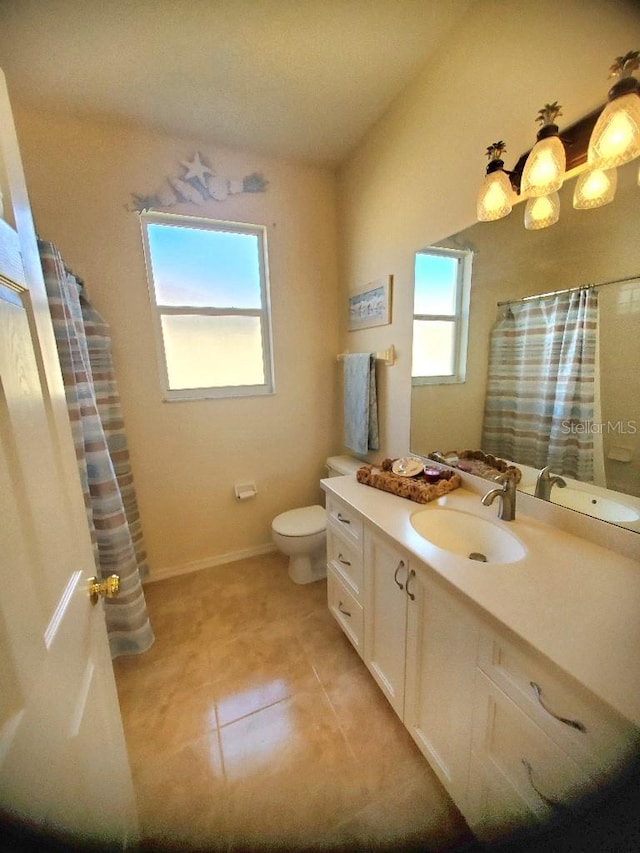 full bath featuring baseboards, a shower with shower curtain, toilet, tile patterned flooring, and vanity