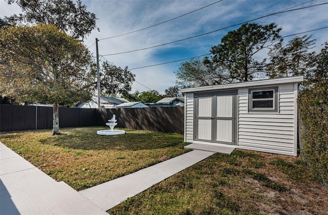 view of yard featuring a storage shed