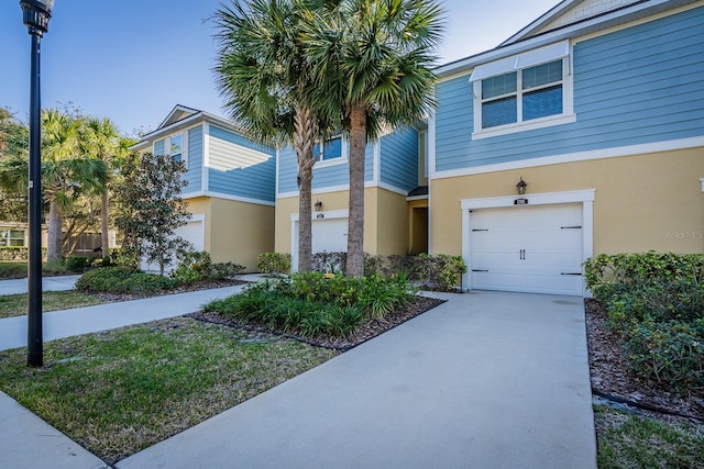 view of front of property featuring a garage