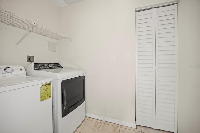 washroom featuring light tile patterned floors and independent washer and dryer