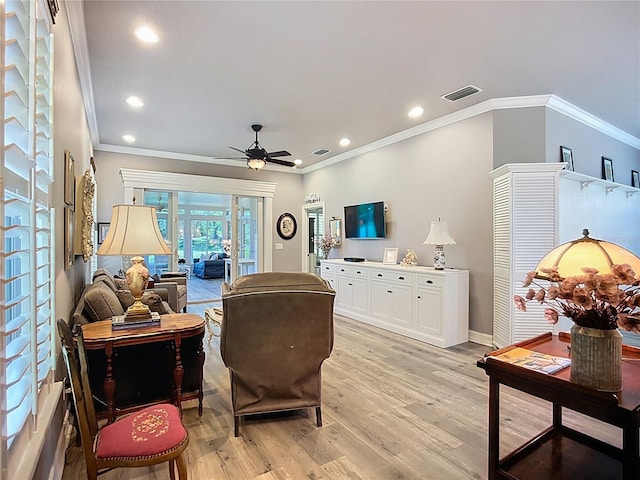 living room featuring ceiling fan, visible vents, crown molding, light wood finished floors, and recessed lighting