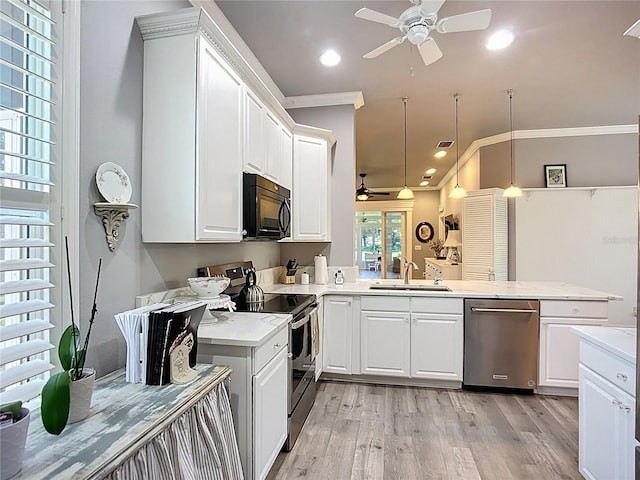 15856 Cobble Mill Dr, Wimauma, FL 33598 - kitchen featuring appliances with stainless steel finishes, a ceiling fan, a peninsula, white cabinetry, and crown molding