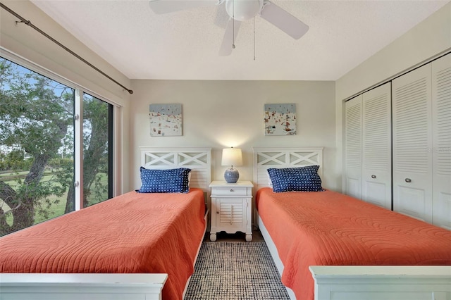 bedroom featuring ceiling fan, a textured ceiling, and a closet