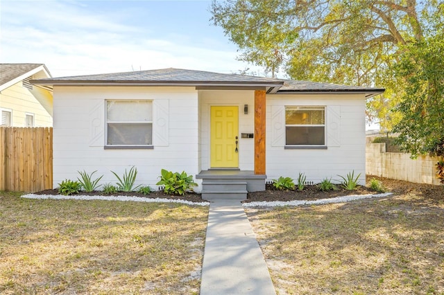 view of front of house featuring a front yard