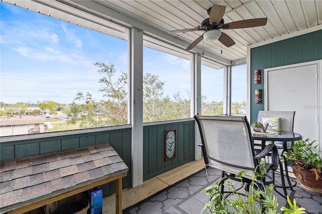 sunroom / solarium with ceiling fan