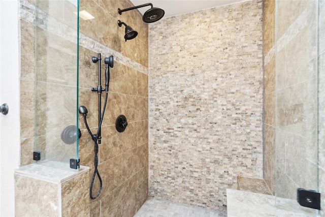 bathroom featuring a tile shower