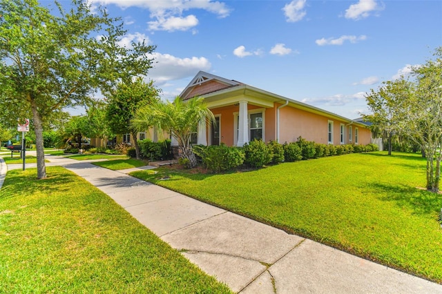 view of front facade featuring a front yard