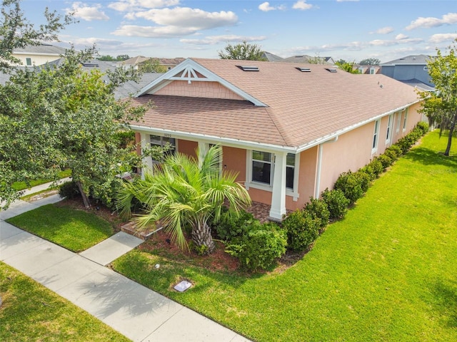 view of front of home featuring a front yard