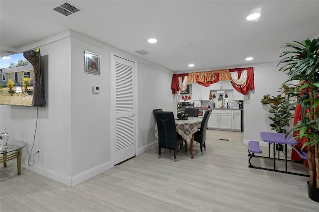 dining space with light hardwood / wood-style flooring