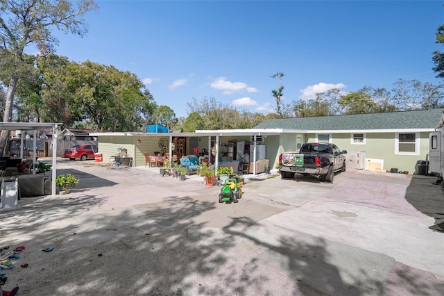 view of front facade with a carport