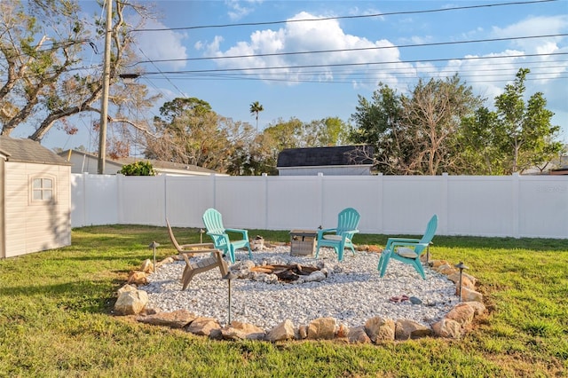 view of yard featuring an outdoor fire pit