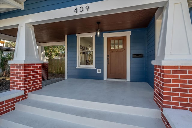 property entrance featuring a porch