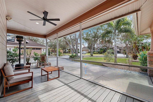 sunroom with ceiling fan