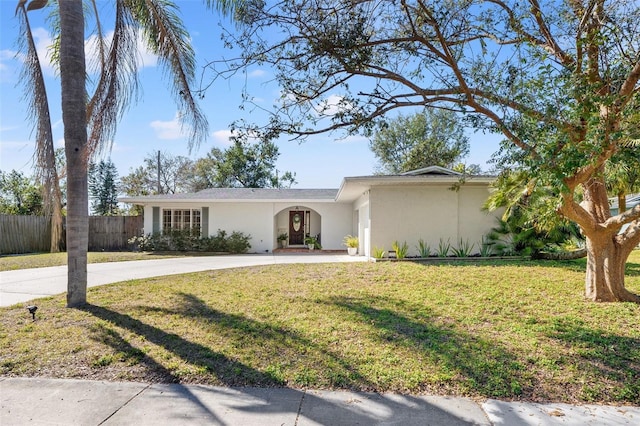 ranch-style house featuring a front yard