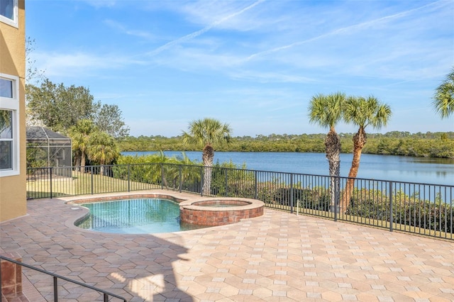 view of pool featuring an in ground hot tub, a water view, a patio area, and a lanai