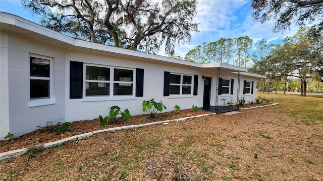 ranch-style home featuring a front yard