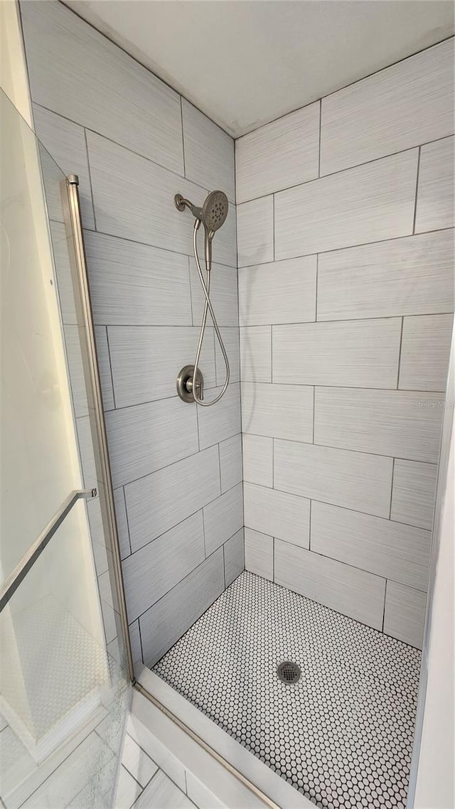 bathroom with a tile shower