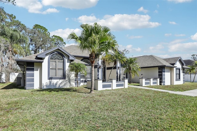 view of front facade with a front lawn