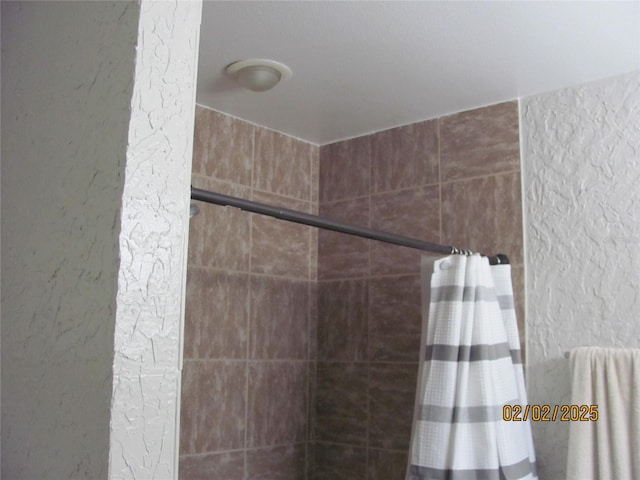 details featuring curtained shower